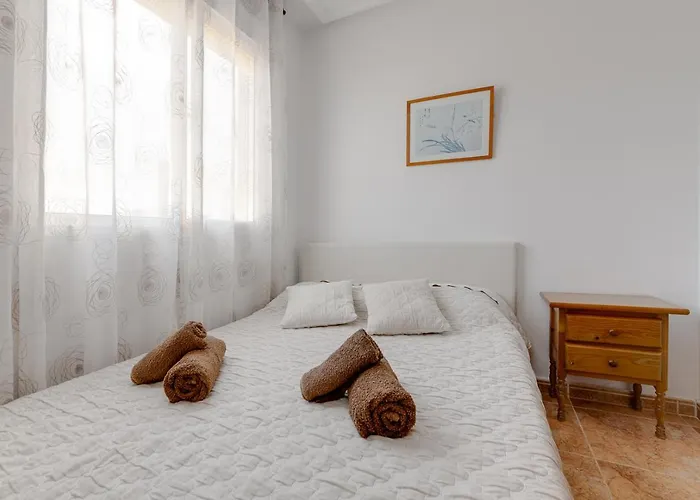 Apartment Ramon Gallud 204